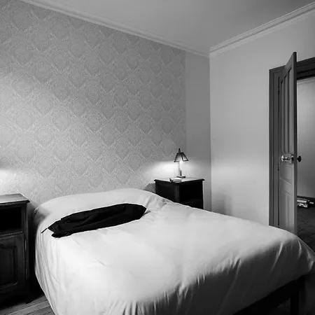 Le Garage, Le Tatil Evi